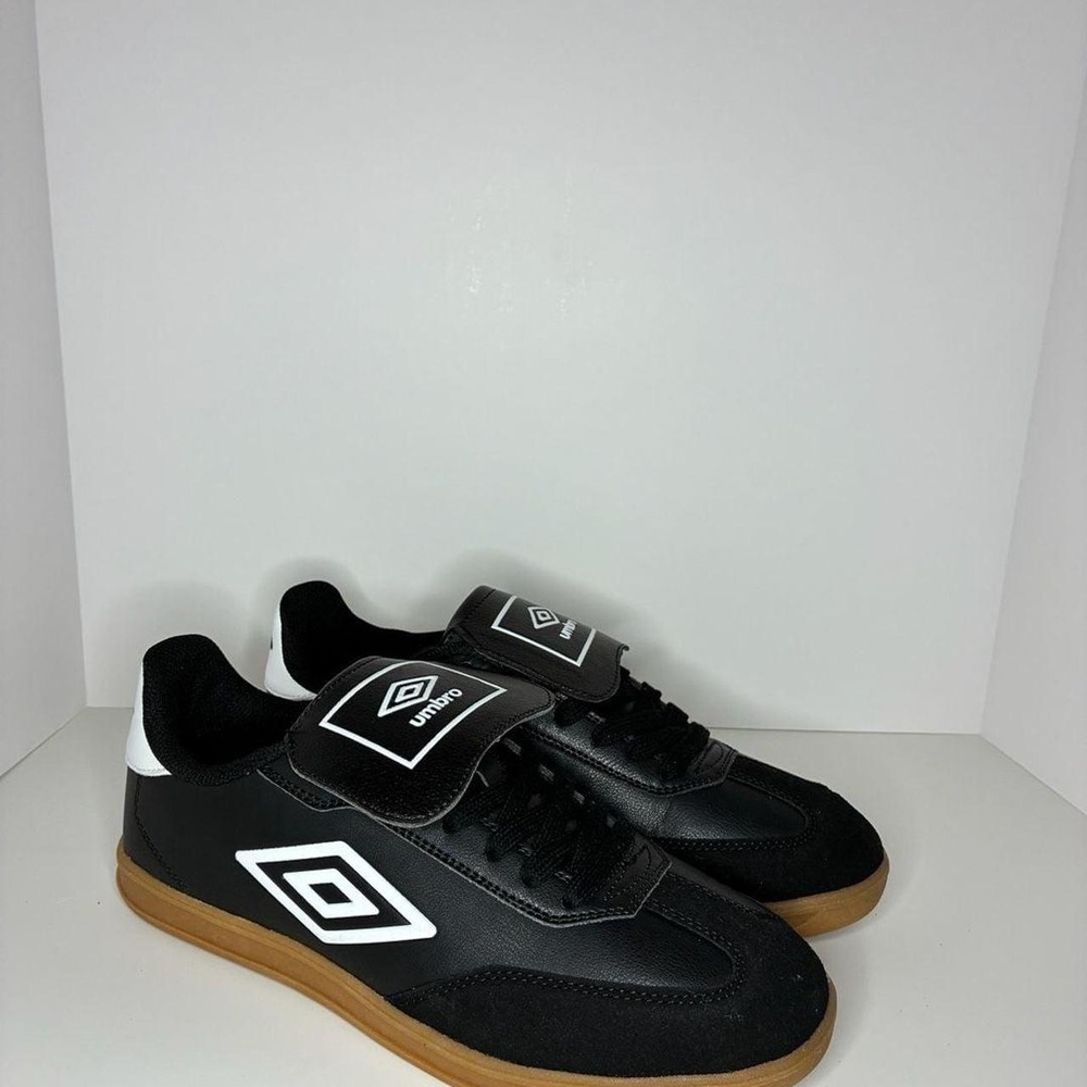 Umbro TX Soccer Shoes Black White Gum Size 9 1/2